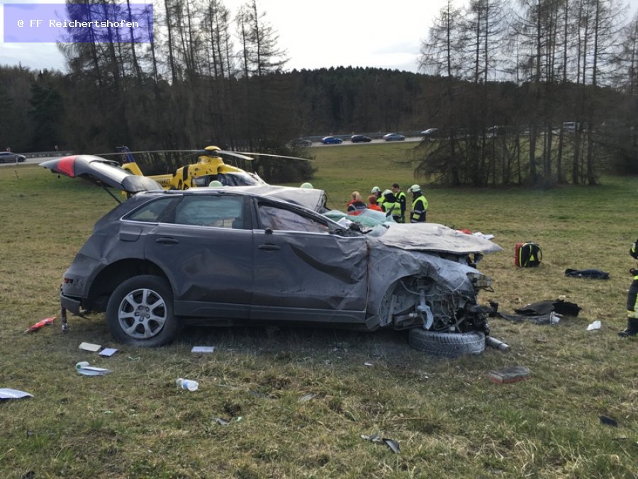 Unfall mit Straßenfahrzeugen, Verkehrshindernis Unfall mit Straßenfahrzeugen, Verkehrshindernis